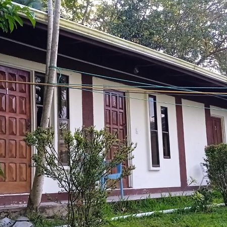 Hostel Manuel Antonio Park Jungle Exterior photo
